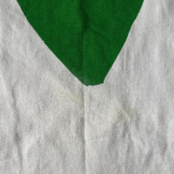 Comme des Garcons Kids White Tee with Green Heart Motif—— - Picture 7 of 8